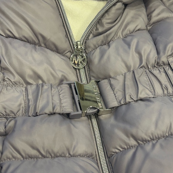 Michael Kors 4T Girls Belted Stadium Puffer Jacket with Faux-Fur Trim - Picture 4 of 7